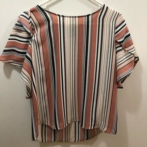 Cute ruffled short sleeve shirt